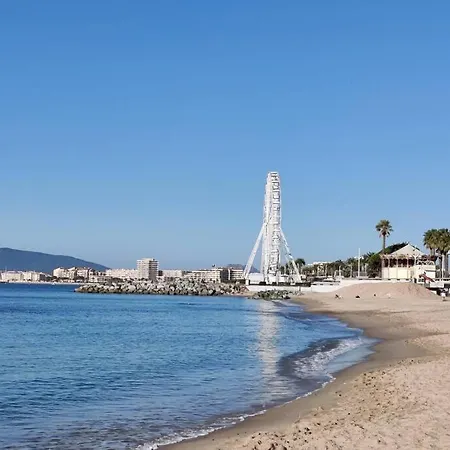 Appt Lumineux Avec Terrasse Coeur De 35 M² شقة Saint-Raphaël