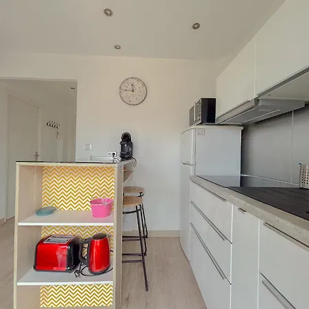 Apartment Appt Lumineux Avec Terrasse Coeur De 35 M² Saint-Raphael (Var)